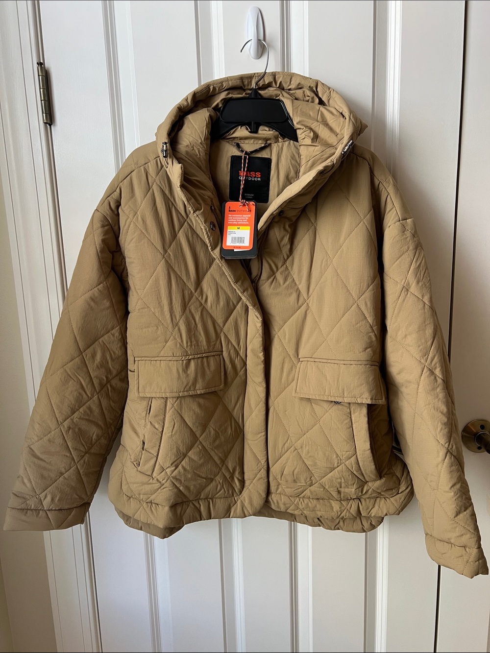 NWT Bass Outdoor High-Low Quilted Puffer Jacket
Kelp Tan Size Medium MSRP $139